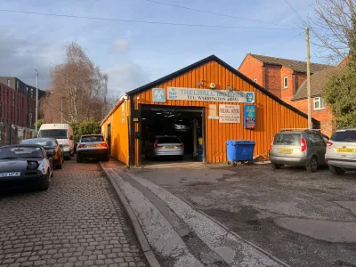 Thelwall Motors mot centre