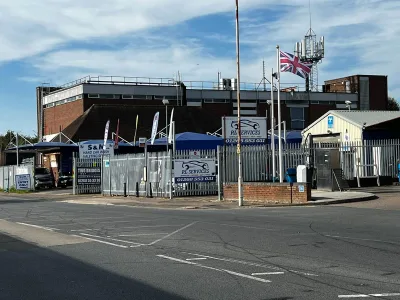 Two Bridges MOT Centre